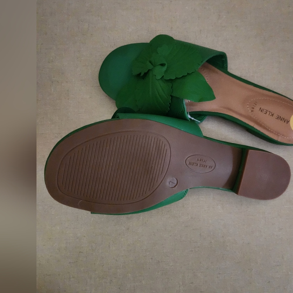 Anne Klein Vibrant Green Floral Slide Sandals,Caribbean/Vacation Ready,S-7, NWOT - Picture 2 of 5
